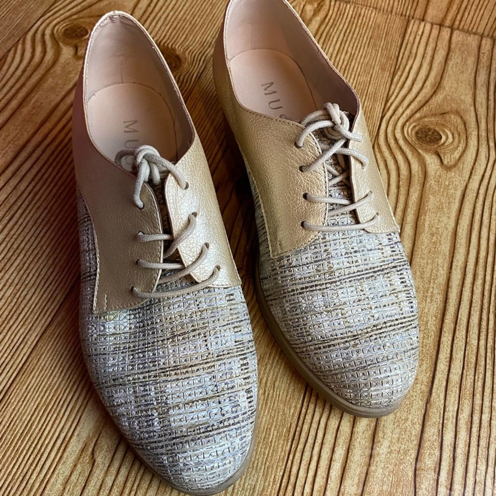 Mussi Oxfords Tan and Gold Size 37